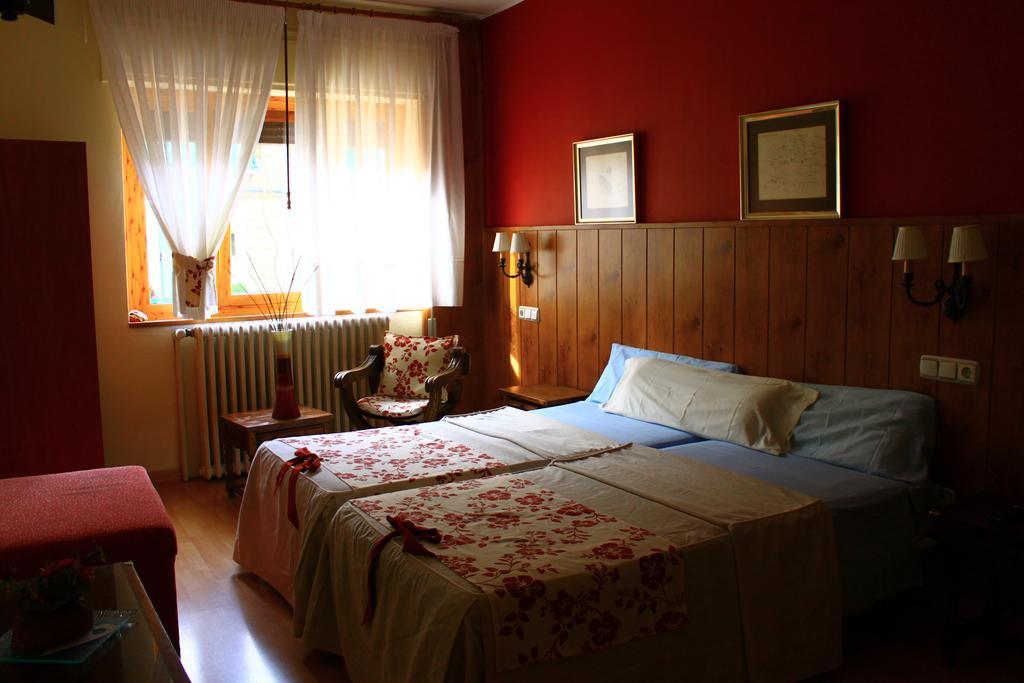 Hostal Escartín Sabiñánigo Quarto foto